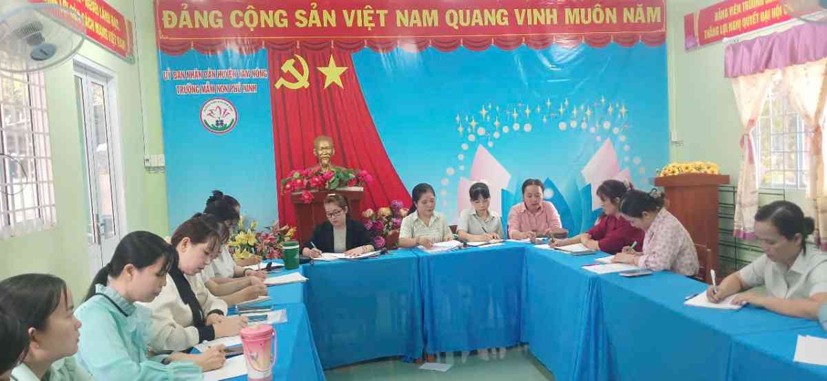 SHCM tháng 2